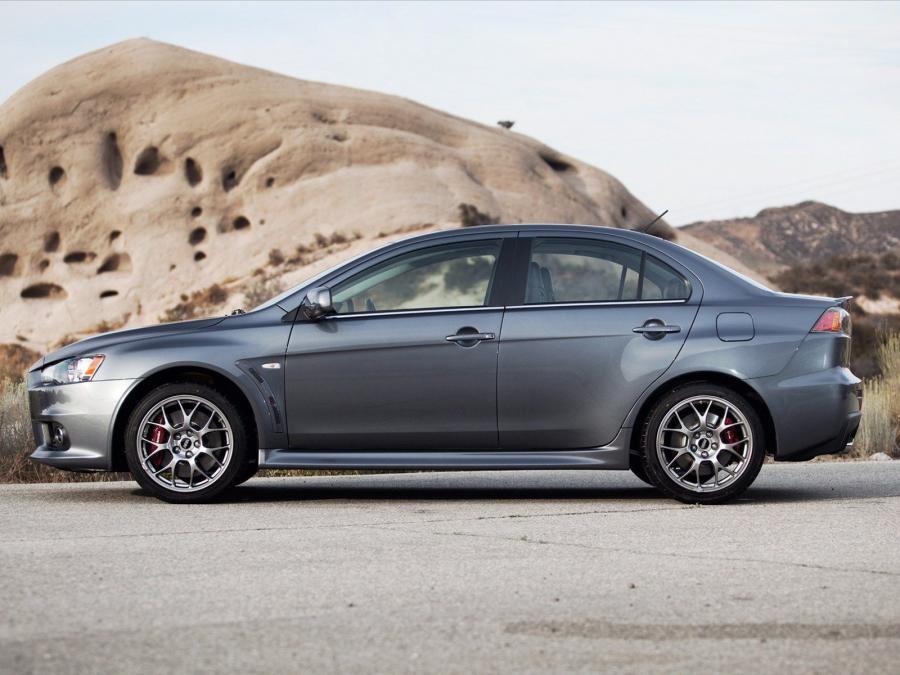  Mitsubishi Lancer Evolution MR Touring 2010 года  (фото 8 из 20)